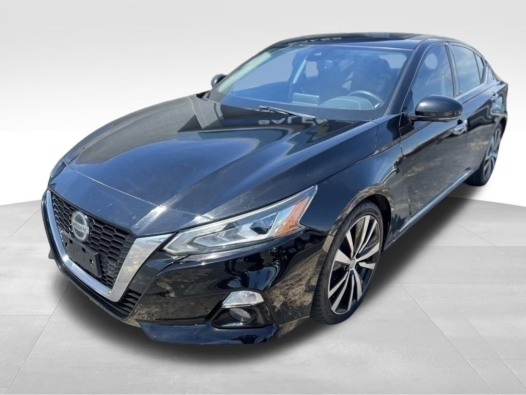 2020 Nissan Altima 2.5 Platinum Image 2 of 39