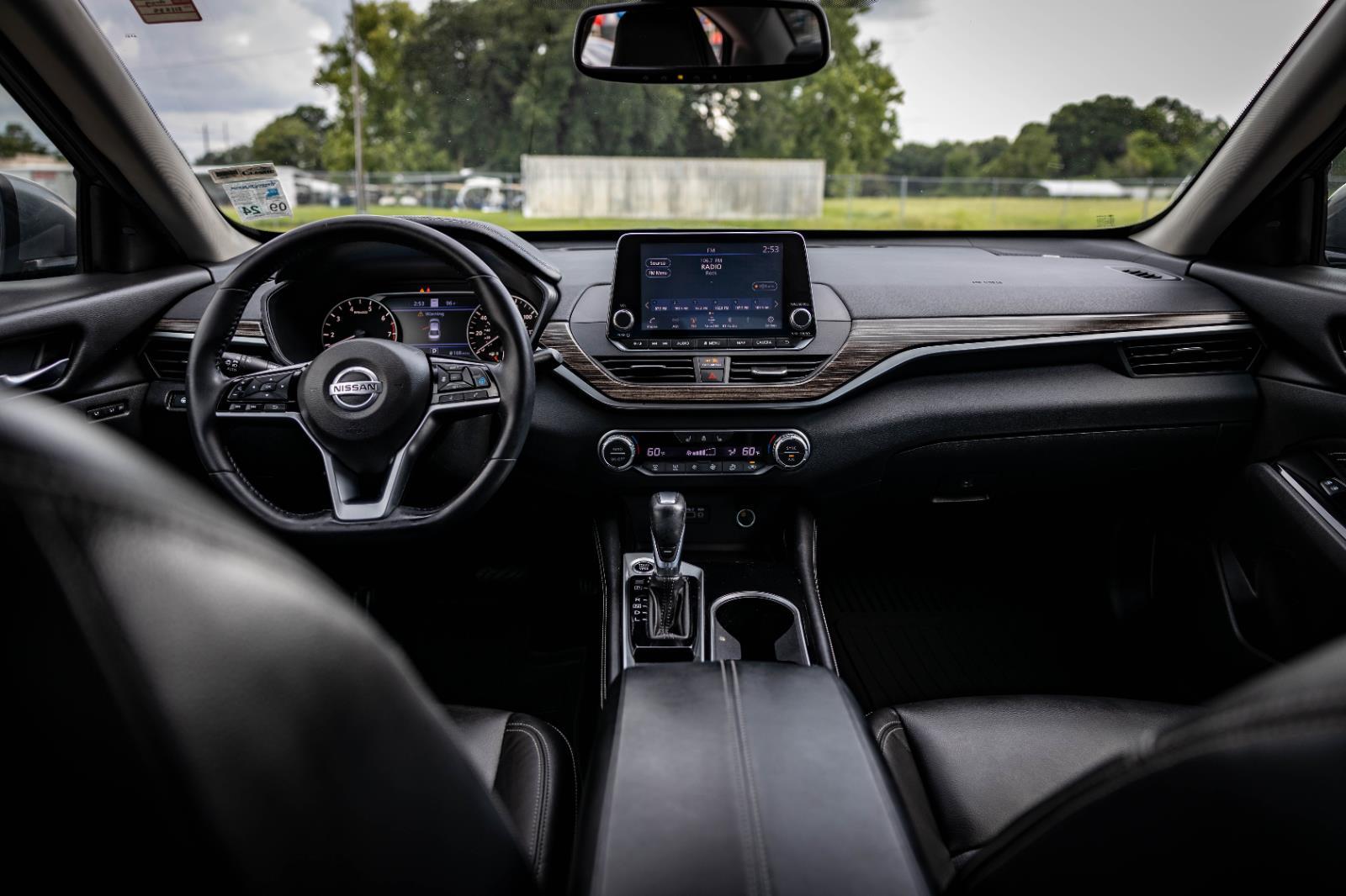 2020 Nissan Altima 2.5 Platinum Image 19 of 36