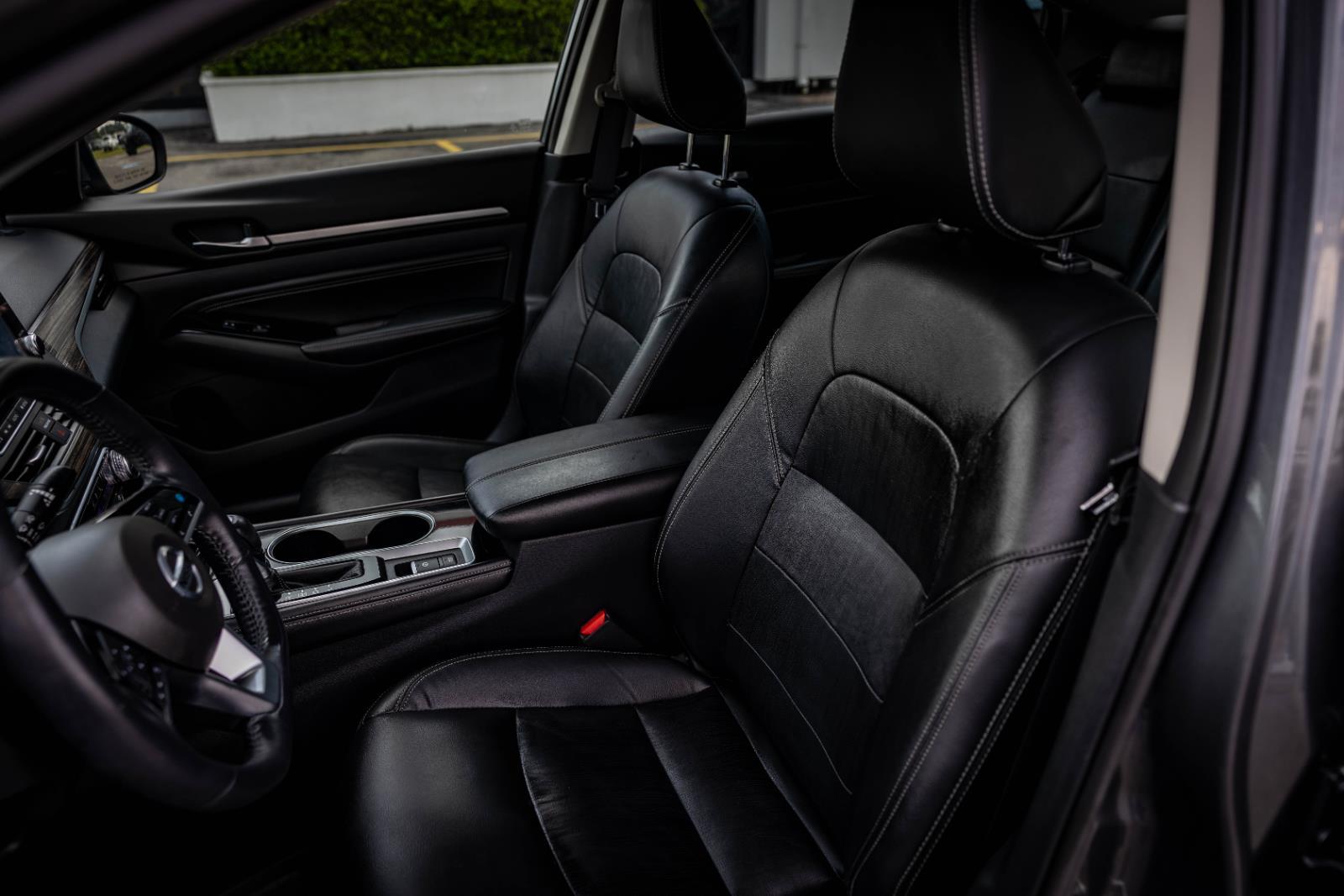 2020 Nissan Altima 2.5 Platinum Image 16 of 36