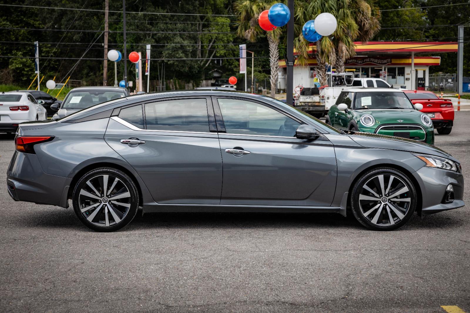 2020 Nissan Altima 2.5 Platinum Image 4 of 36