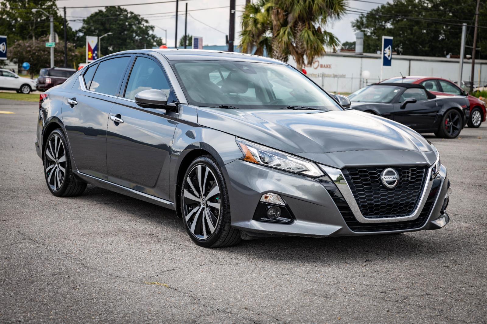 2020 Nissan Altima 2.5 Platinum Image 3 of 36