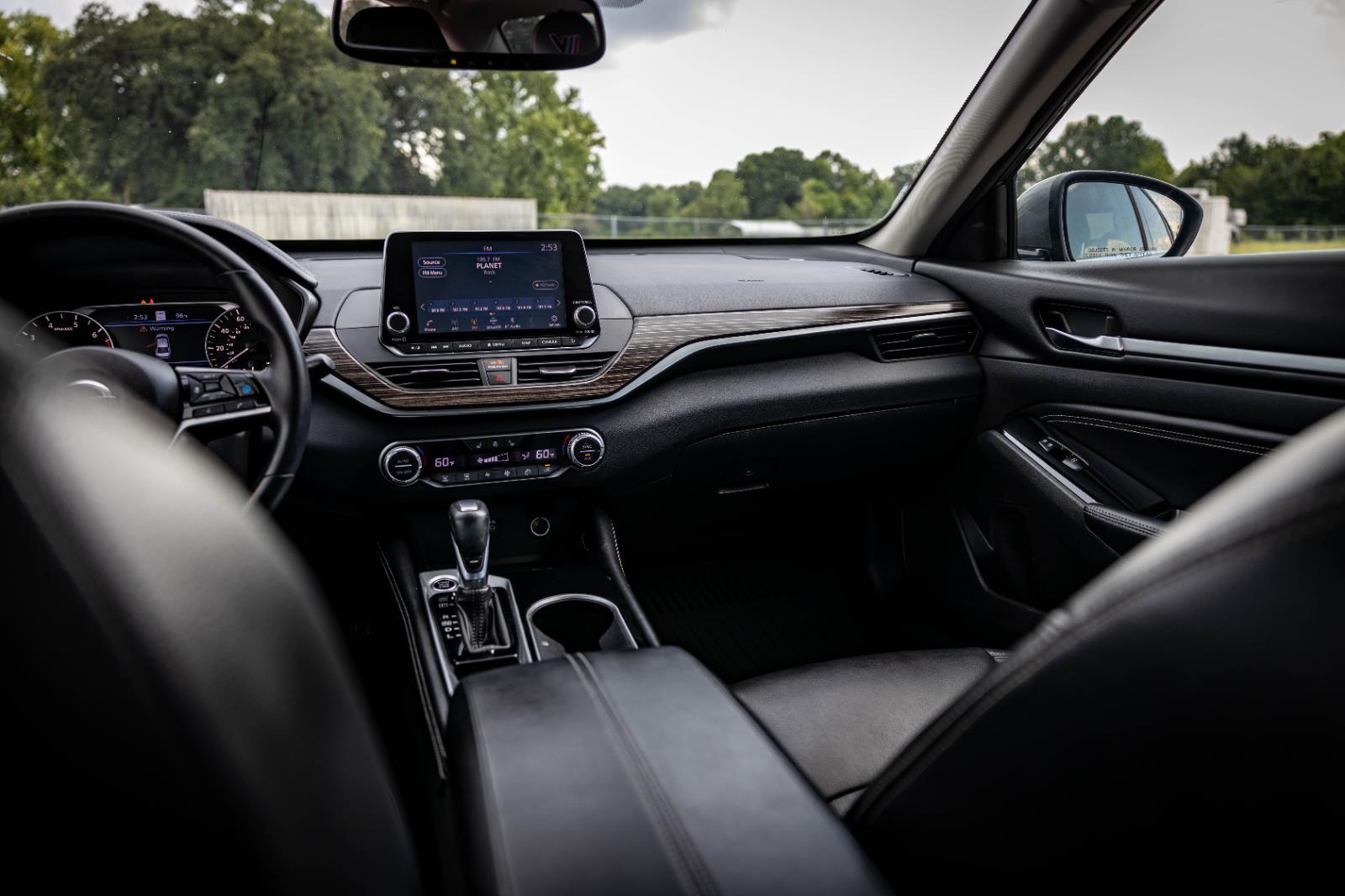 2020 Nissan Altima 2.5 Platinum Image 24 of 36