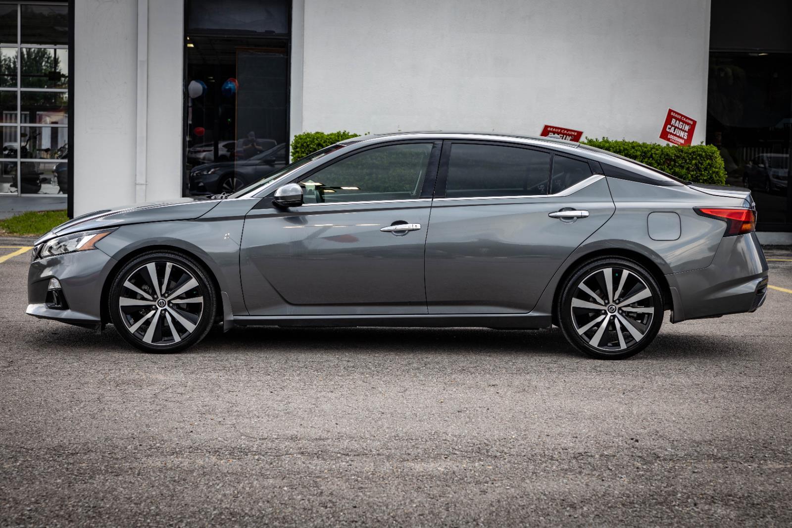 2020 Nissan Altima 2.5 Platinum Image 8 of 36
