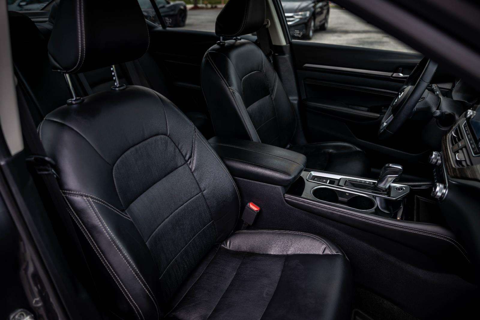 2020 Nissan Altima 2.5 Platinum Image 14 of 36