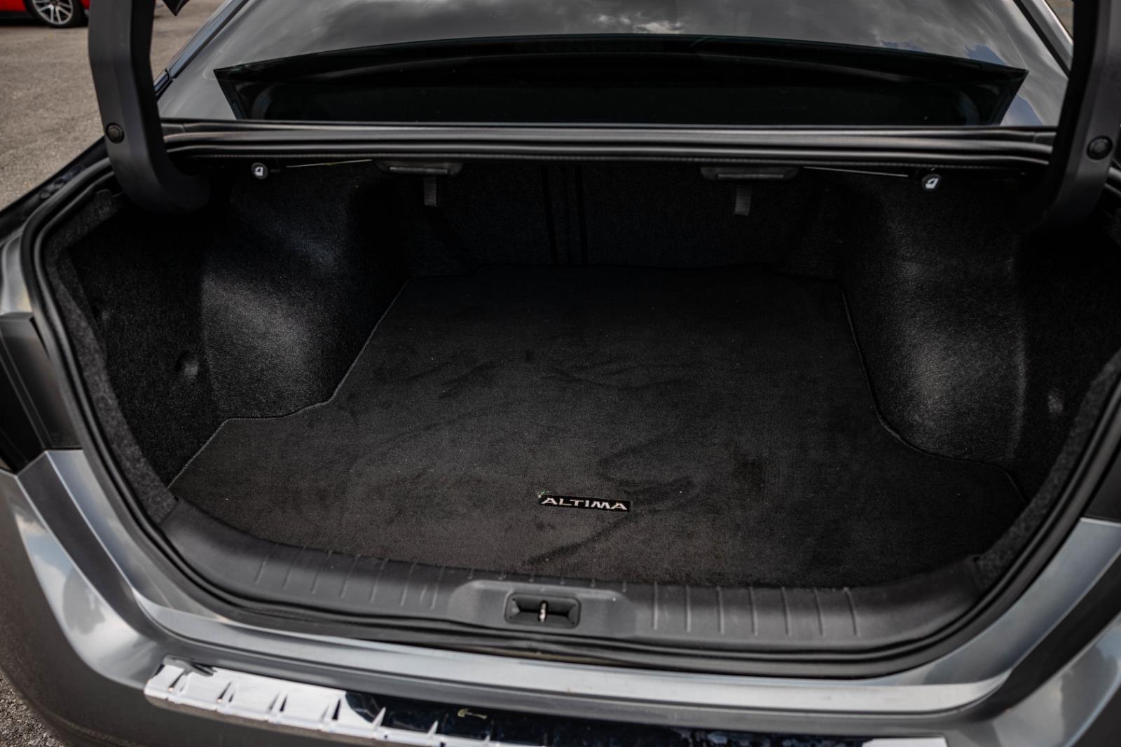 2020 Nissan Altima 2.5 Platinum Image 12 of 36