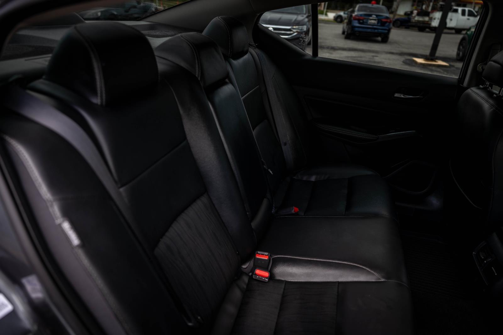 2020 Nissan Altima 2.5 Platinum Image 13 of 36