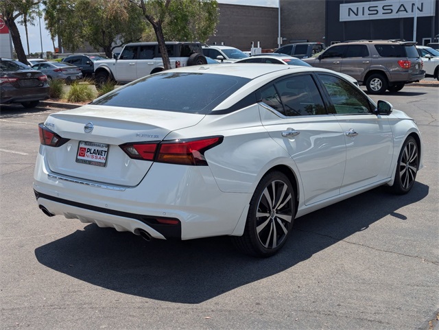 Vehicle image 5 of 15