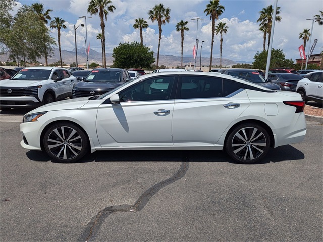 Vehicle image 8 of 15