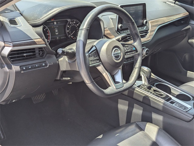 Vehicle image 11 of 15