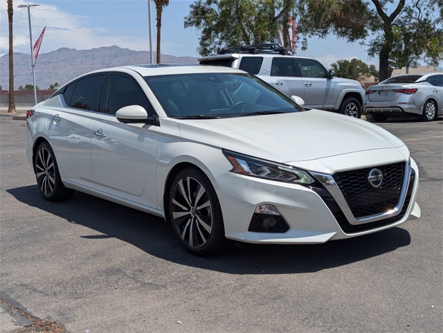 Vehicle image 4 of 15