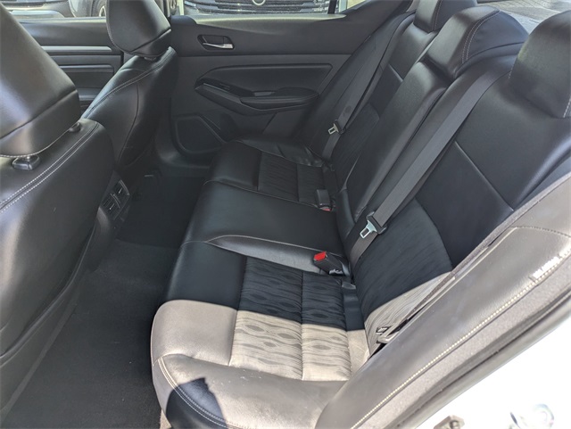 Vehicle image 14 of 15