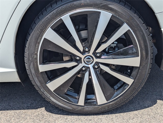 Vehicle image 10 of 15