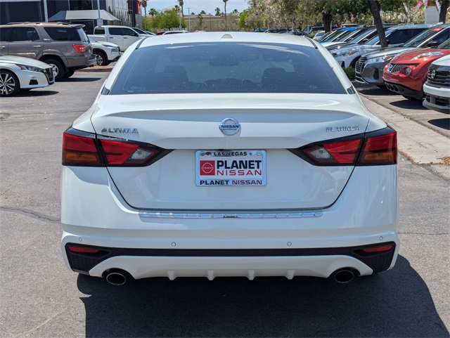 Vehicle image 6 of 15