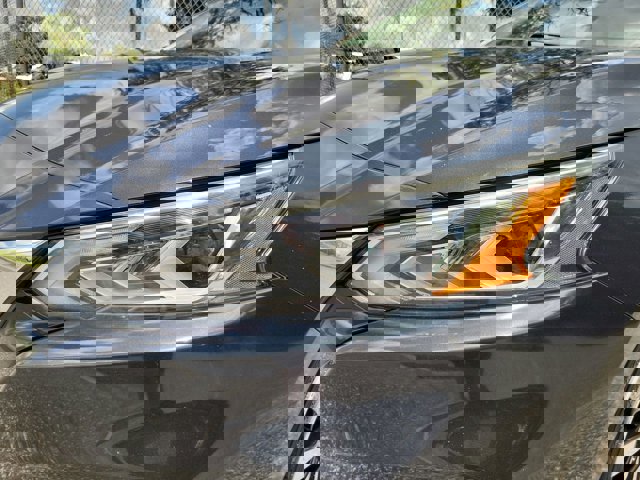 Vehicle image 4 of 32