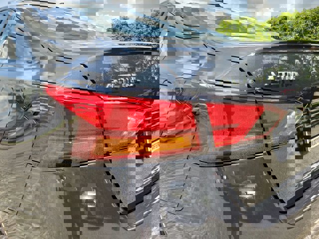 Vehicle image 5 of 32
