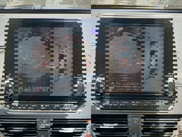 Vehicle image 21 of 32