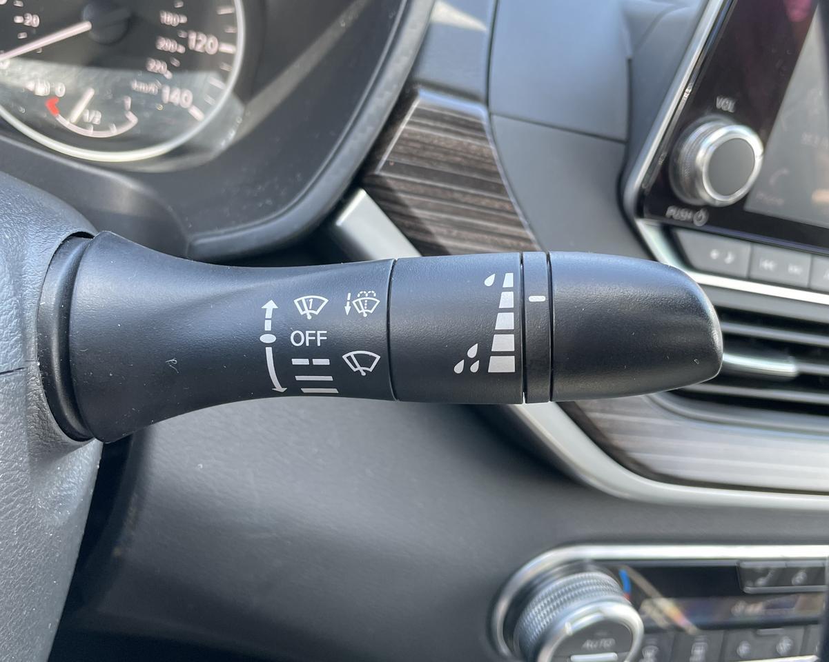 Vehicle image 15 of 19