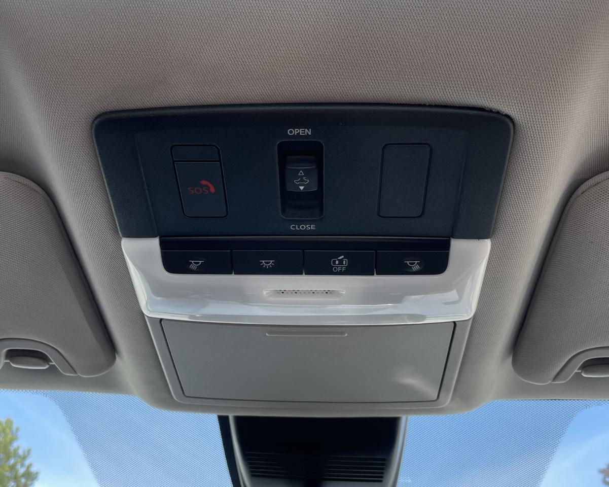 Vehicle image 13 of 19