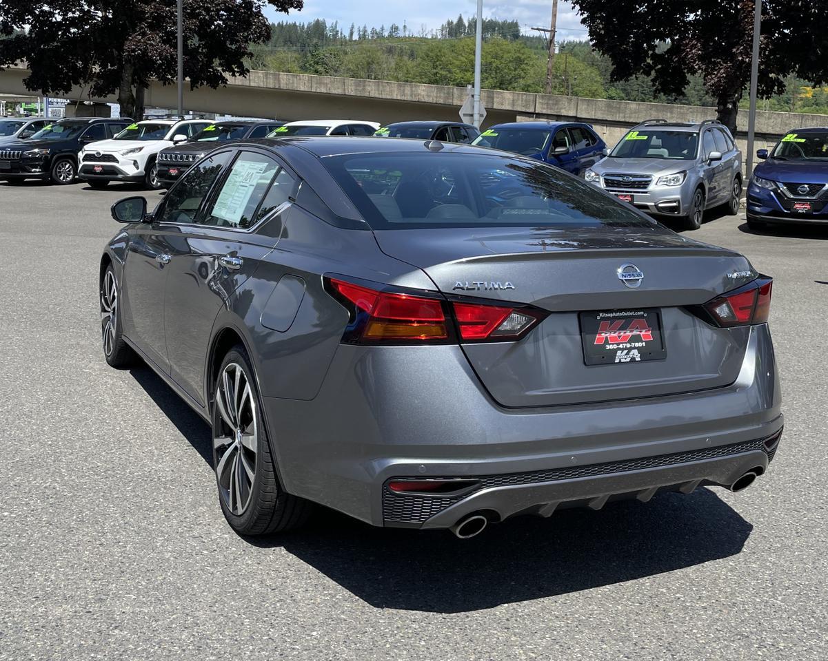 Vehicle image 4 of 19