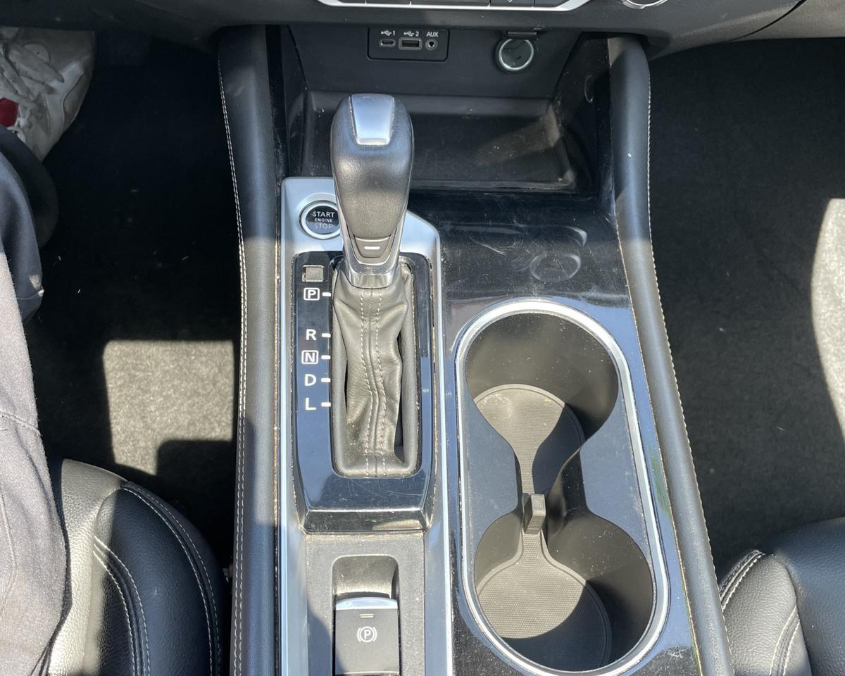 Vehicle image 11 of 19