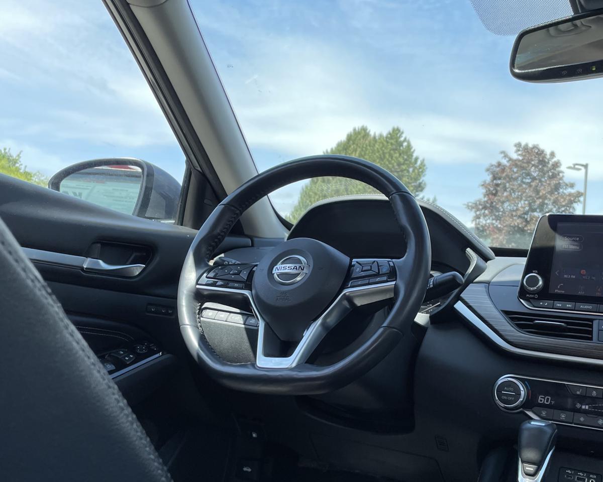 Vehicle image 7 of 19