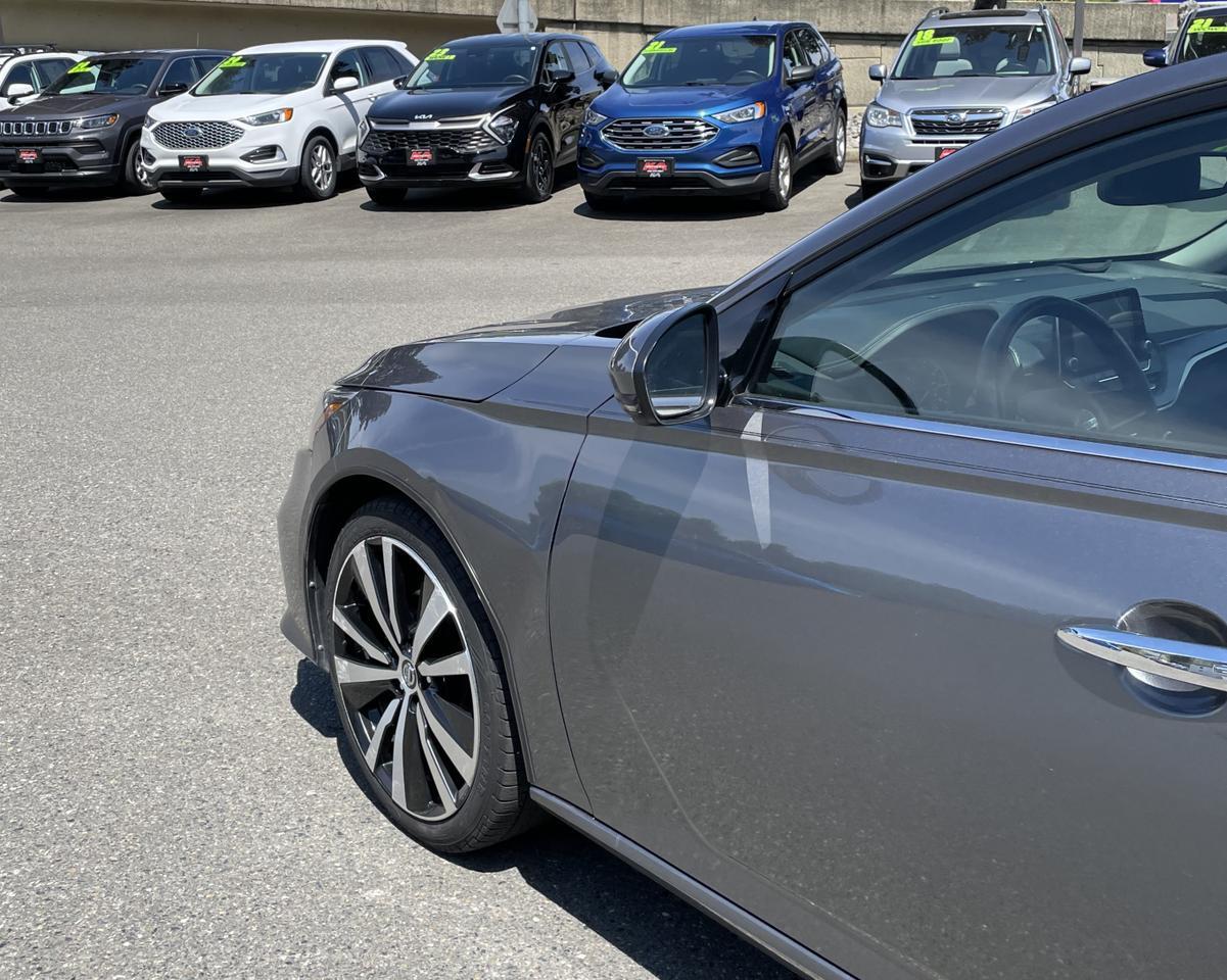 Vehicle image 5 of 19