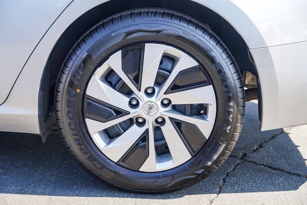 Vehicle image 9 of 28
