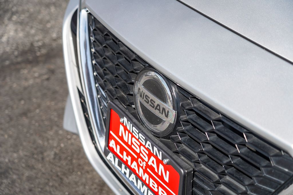 Vehicle image 25 of 28