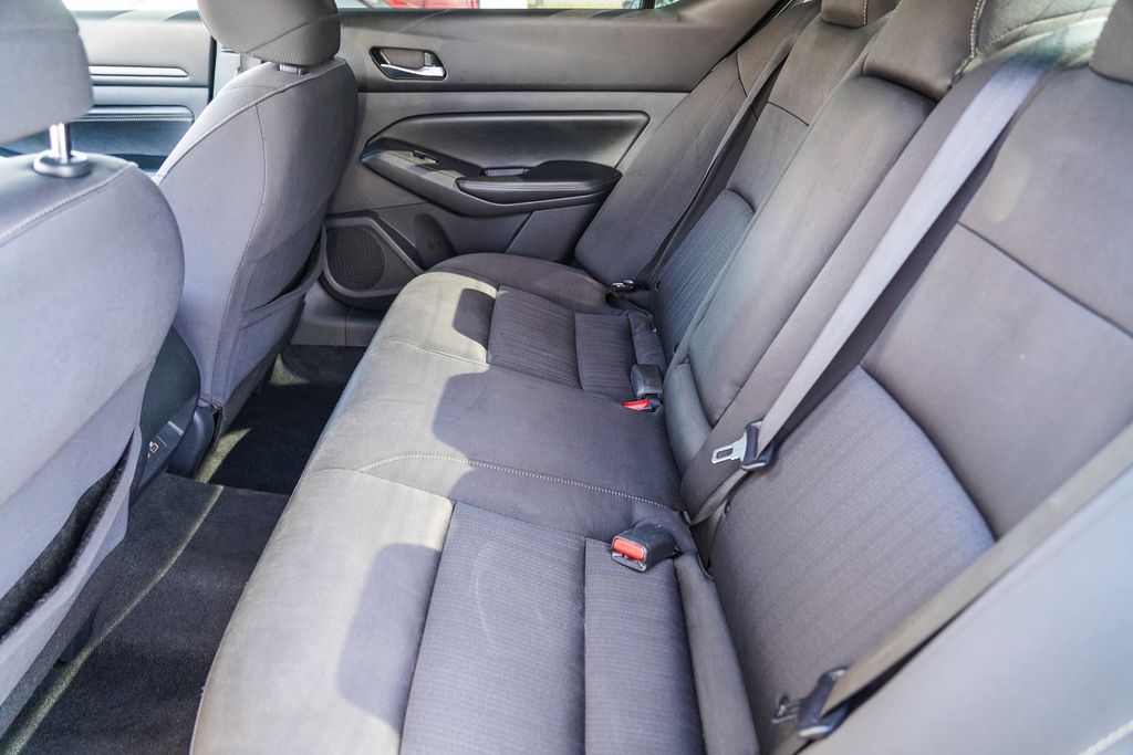 Vehicle image 13 of 28