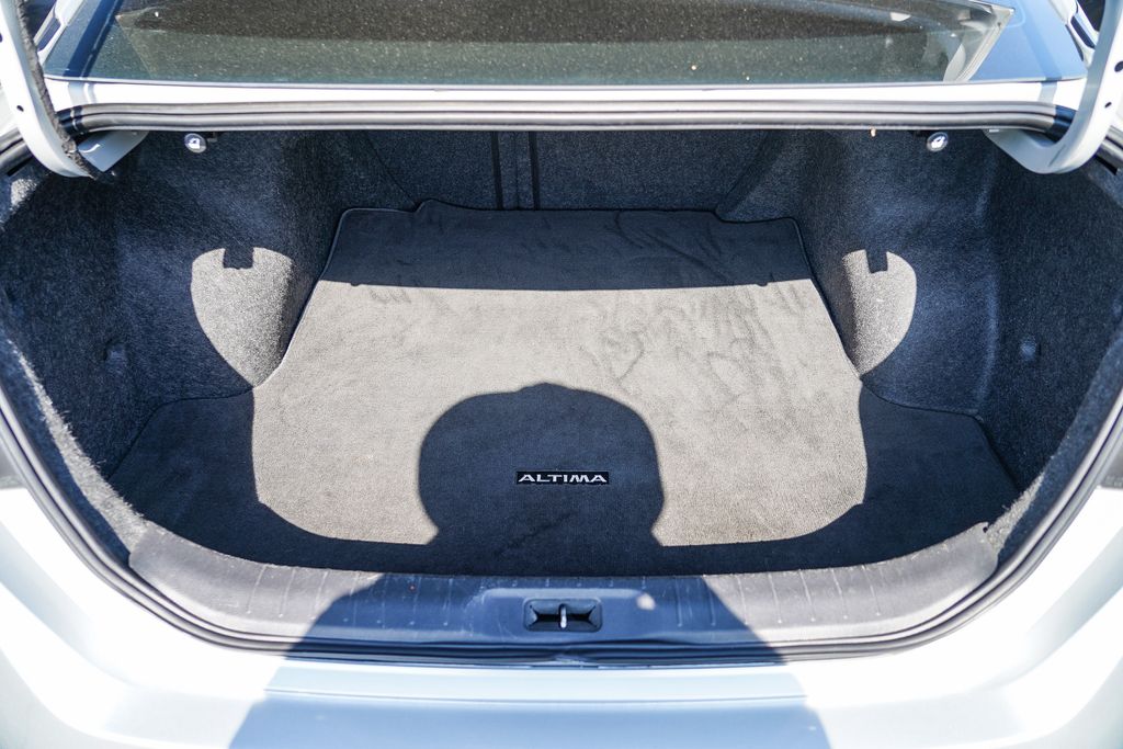 Vehicle image 11 of 28