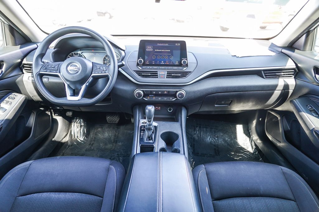 Vehicle image 16 of 28