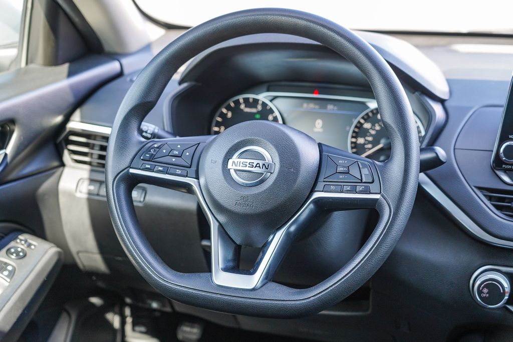 Vehicle image 27 of 28