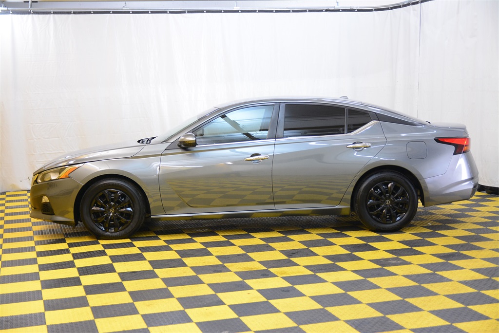 Vehicle image 10 of 31