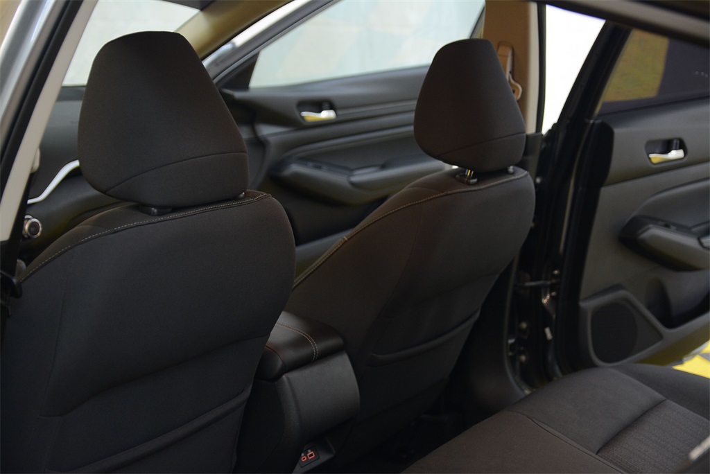 Vehicle image 27 of 31