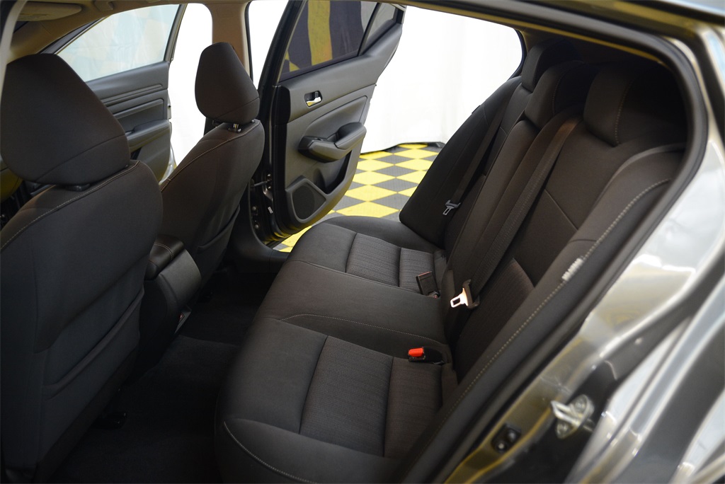Vehicle image 28 of 31