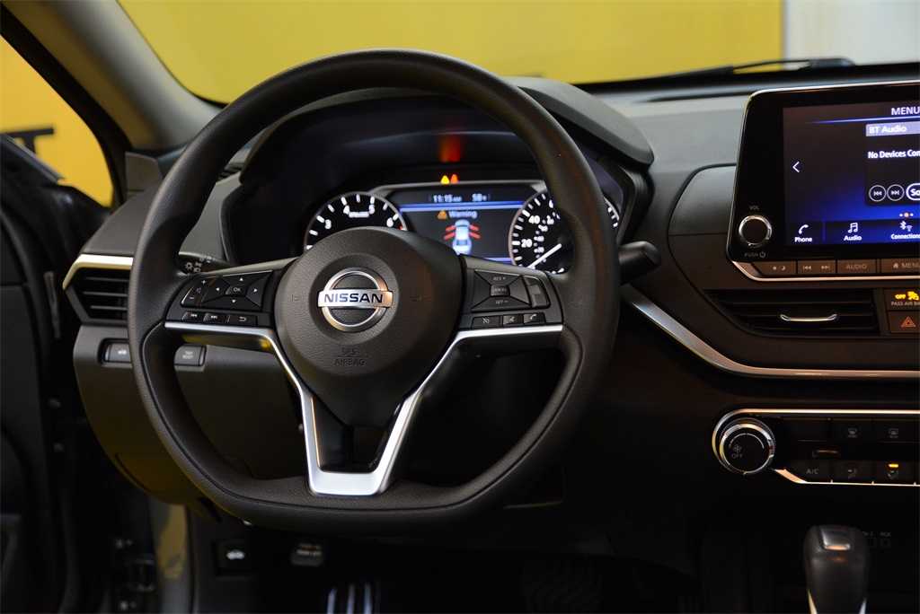 Vehicle image 15 of 31