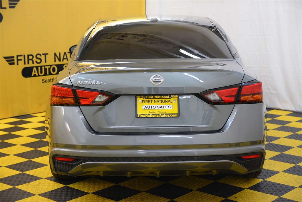 Vehicle image 8 of 31