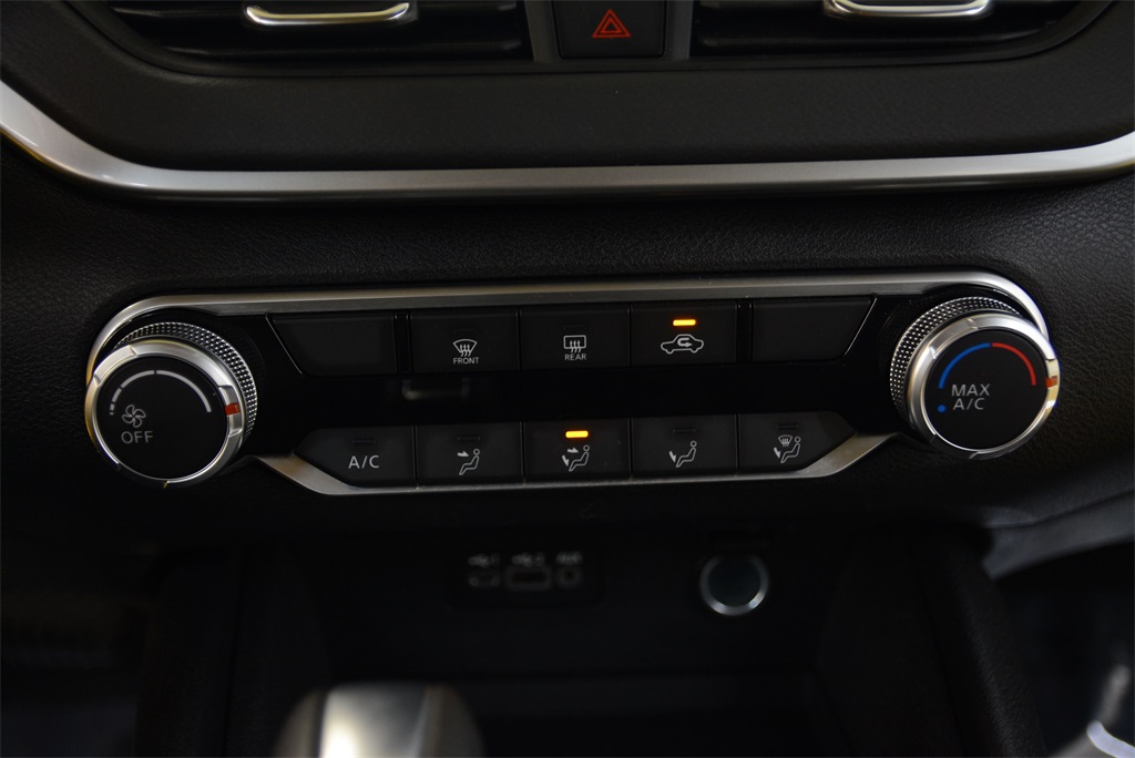 Vehicle image 23 of 31