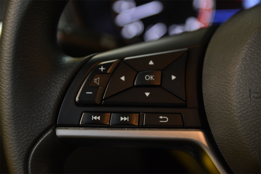 Vehicle image 17 of 31