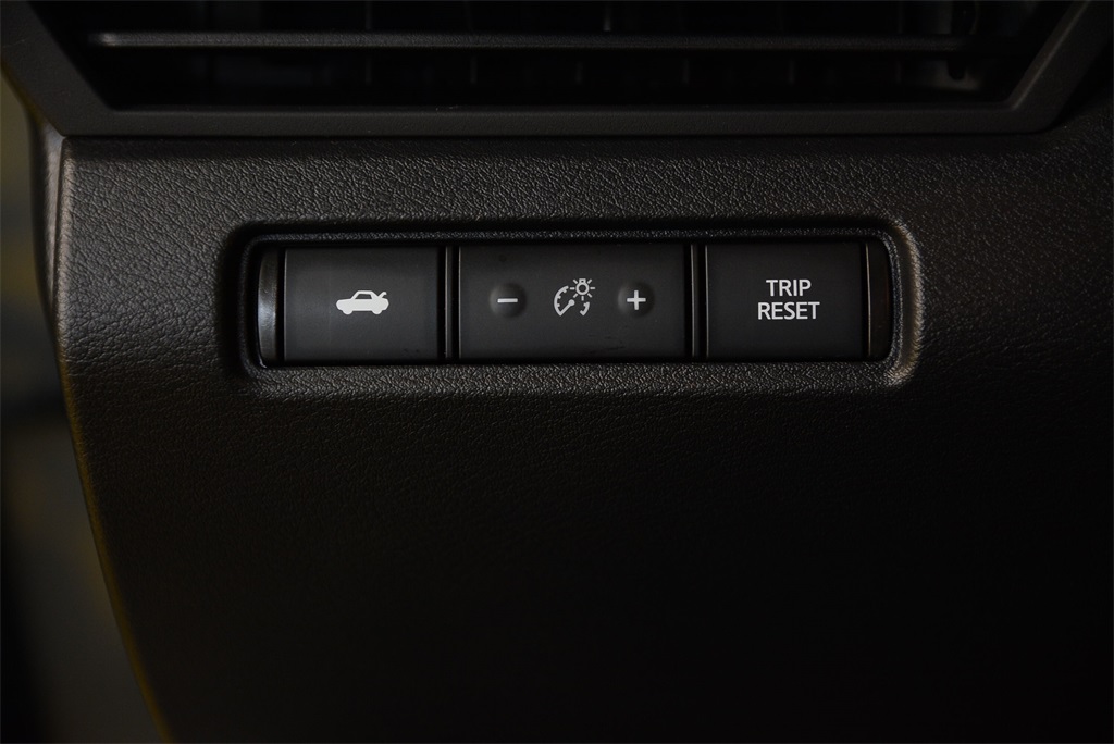 Vehicle image 14 of 31