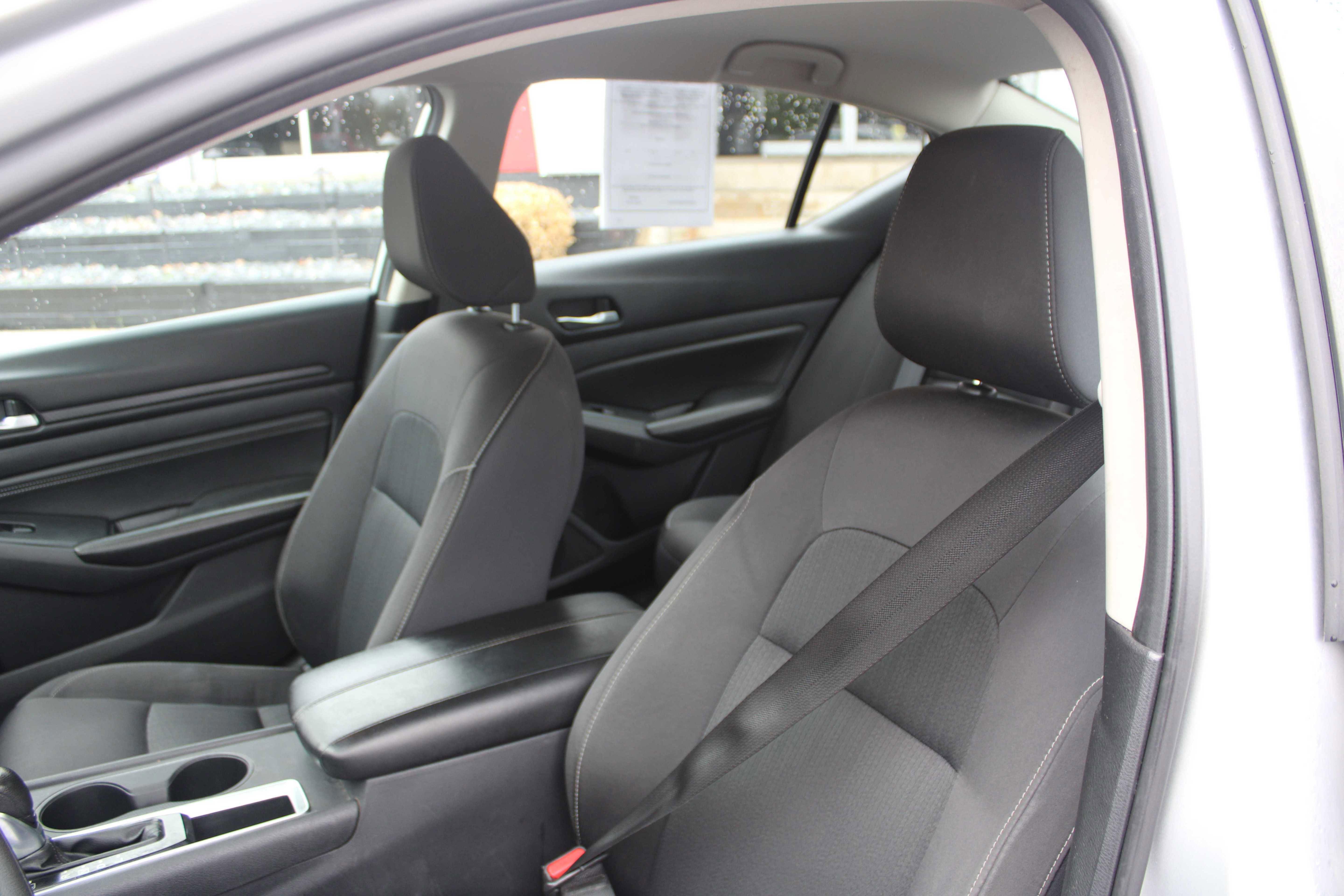 Vehicle image 17 of 22