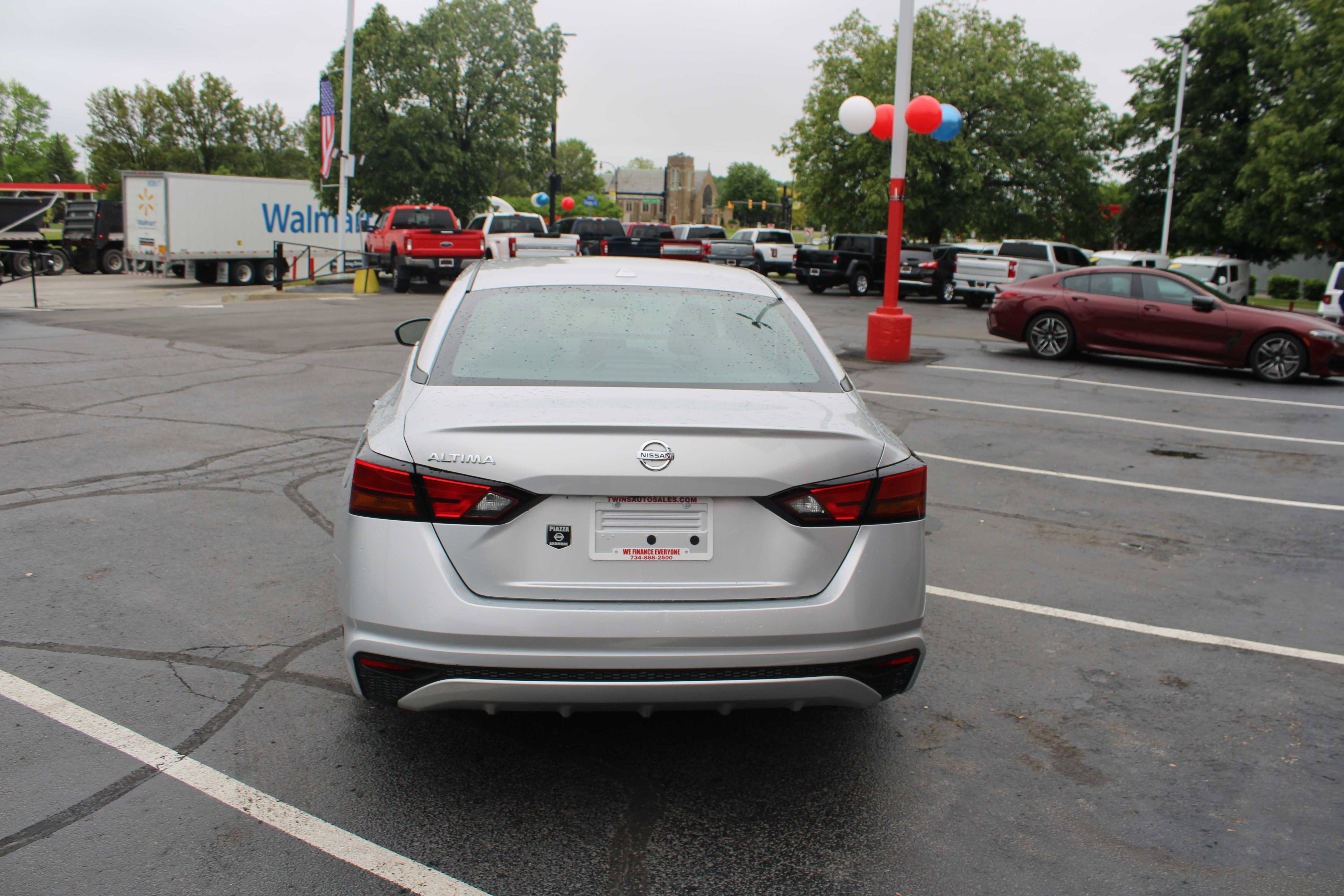 Vehicle image 6 of 22