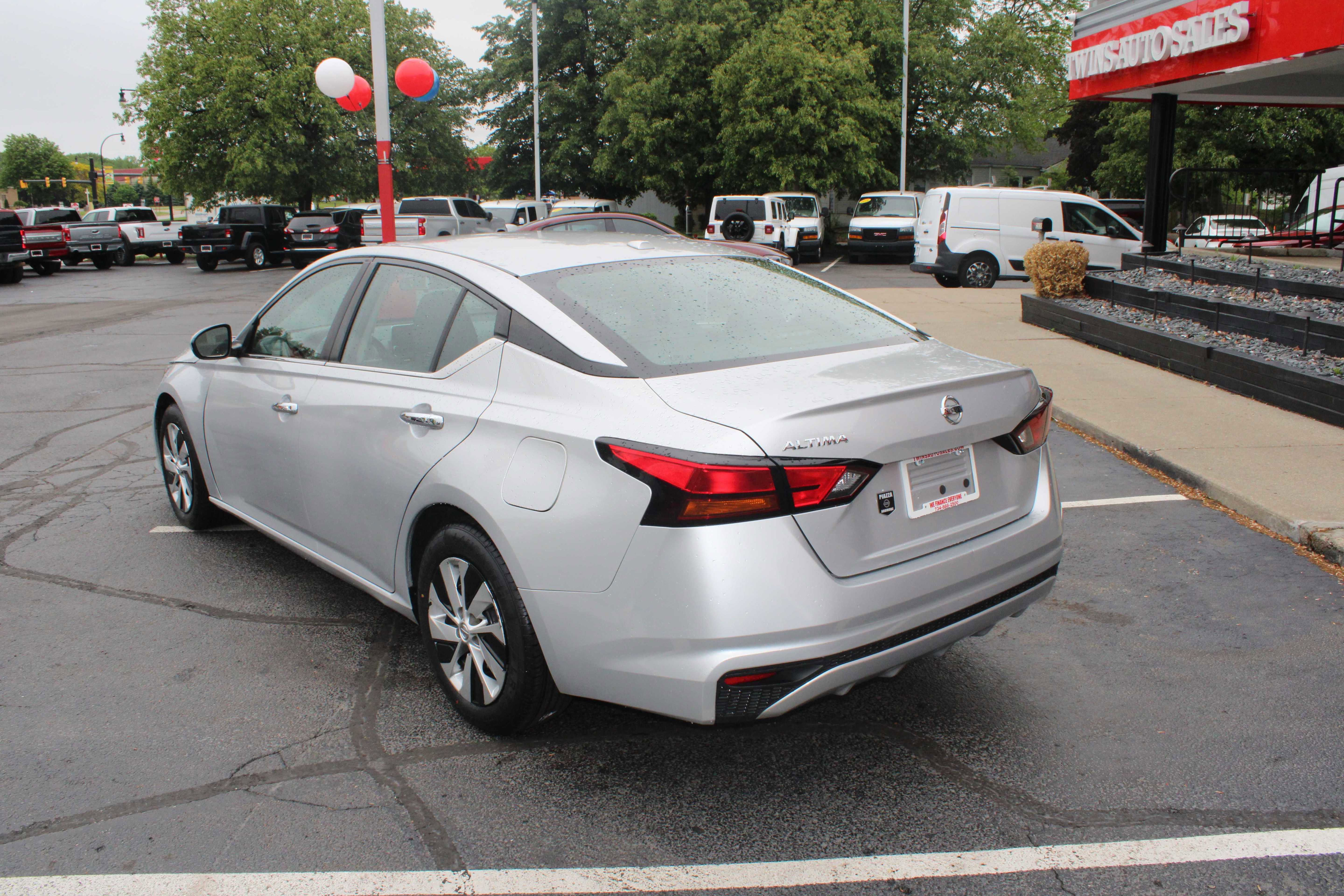 Vehicle image 7 of 22