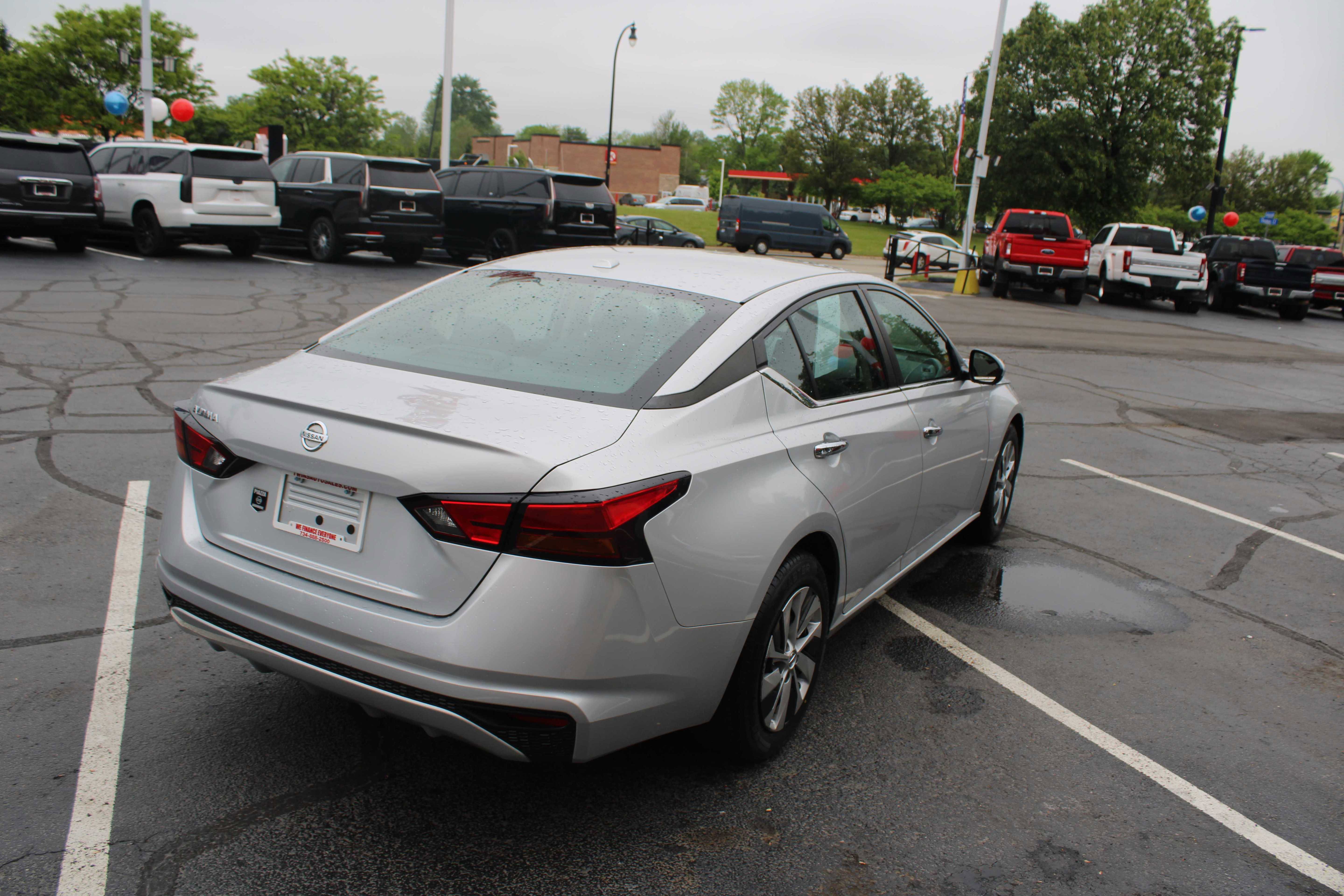 Vehicle image 5 of 22