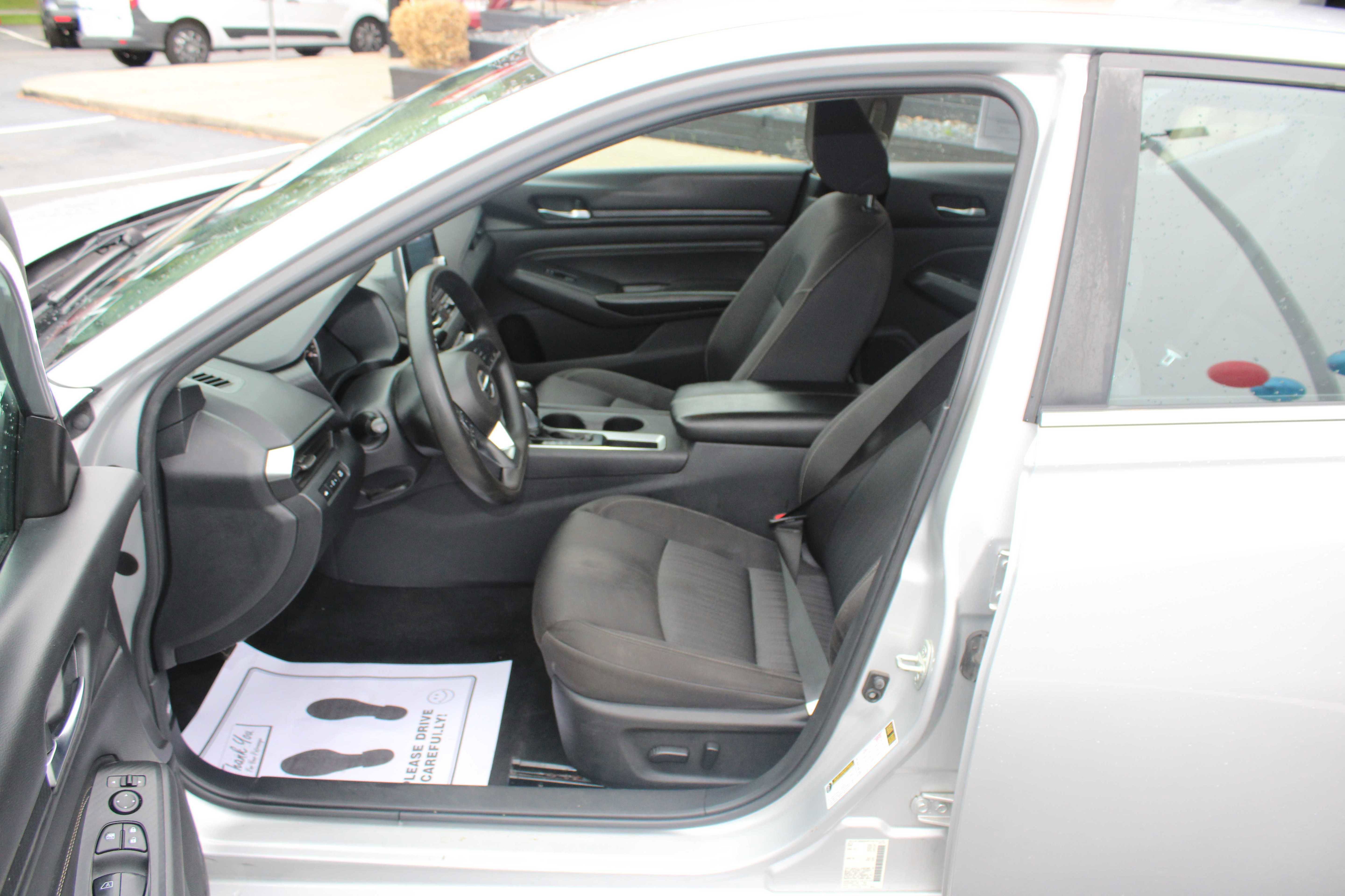 Vehicle image 10 of 22