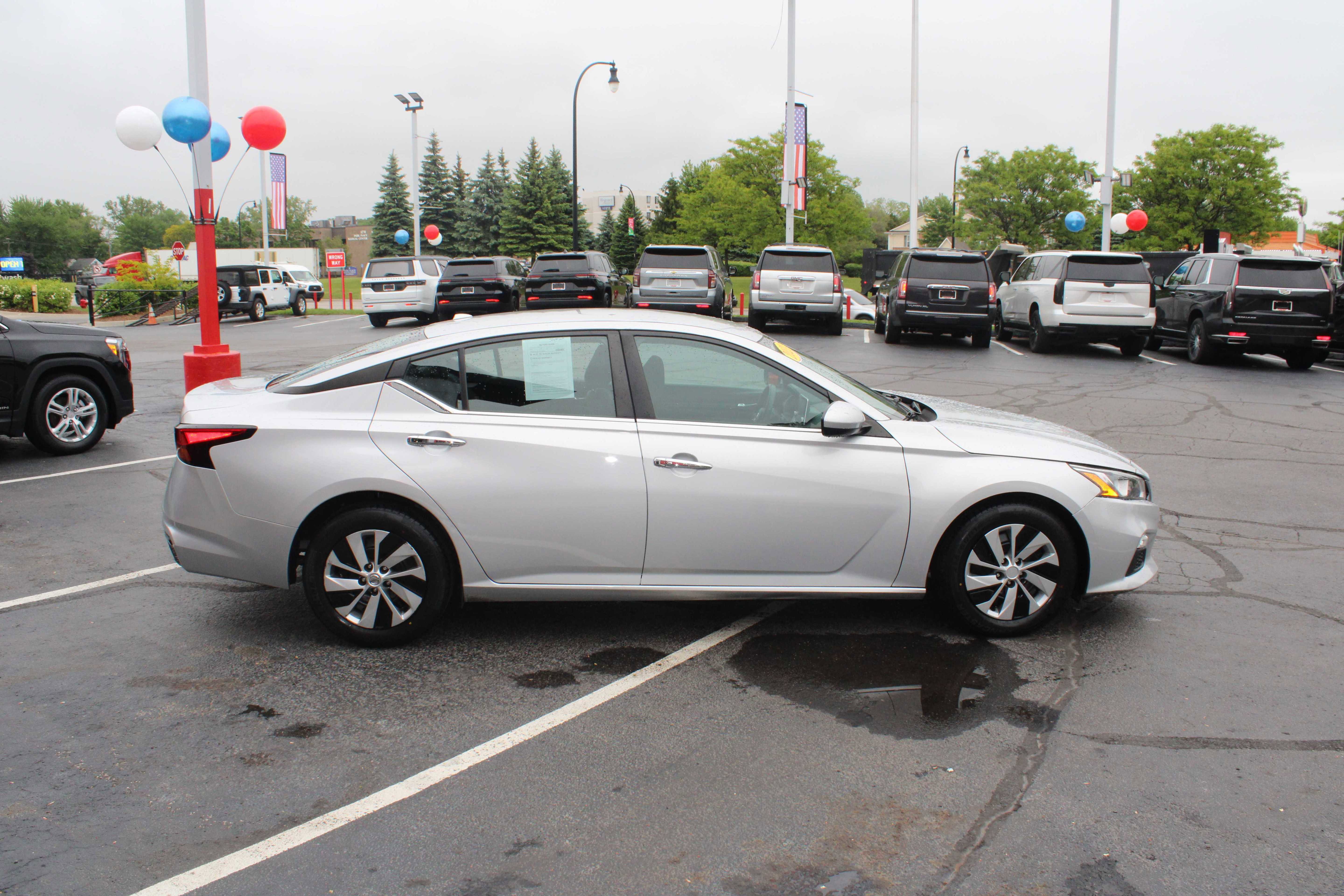 Vehicle image 4 of 22