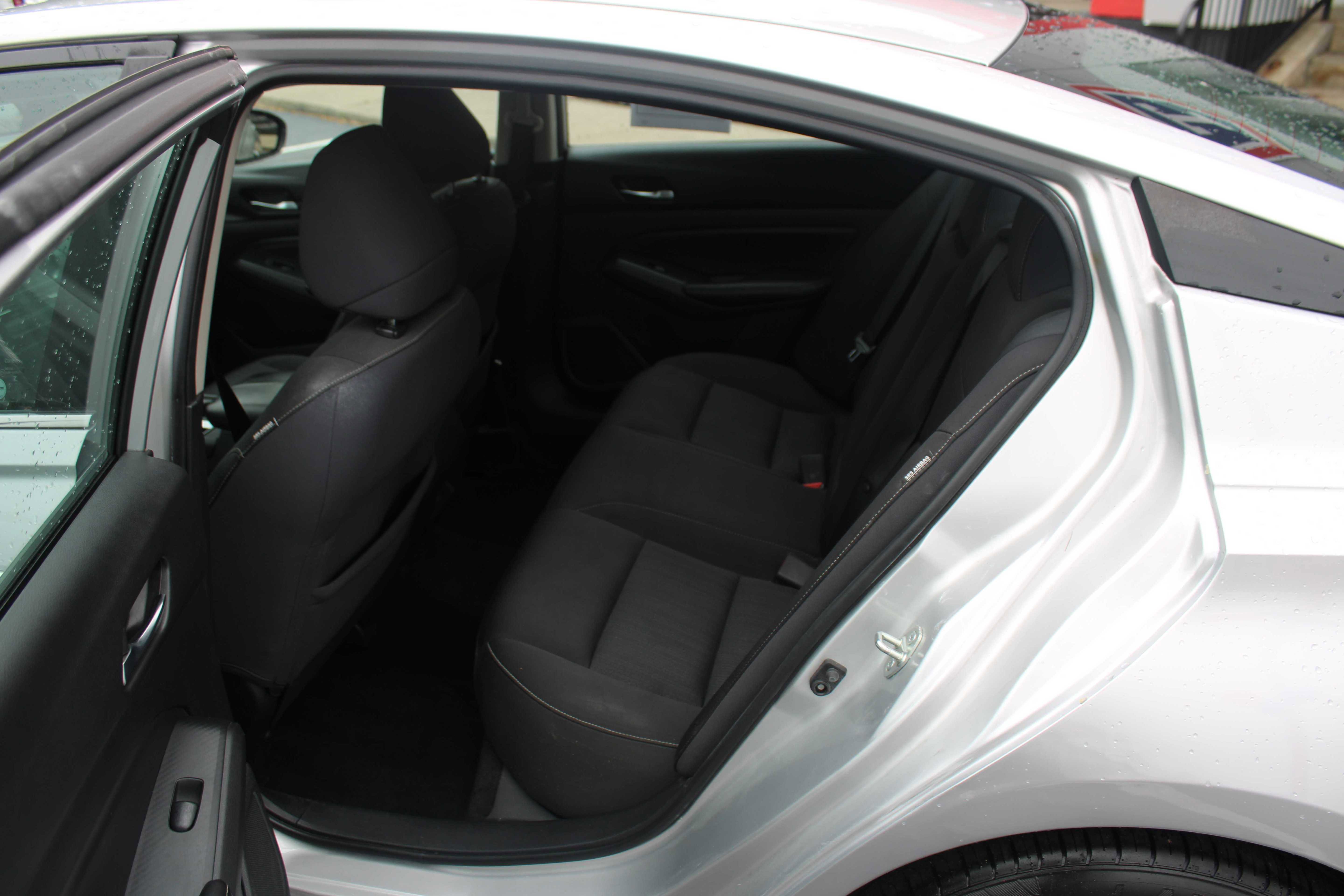 Vehicle image 18 of 22