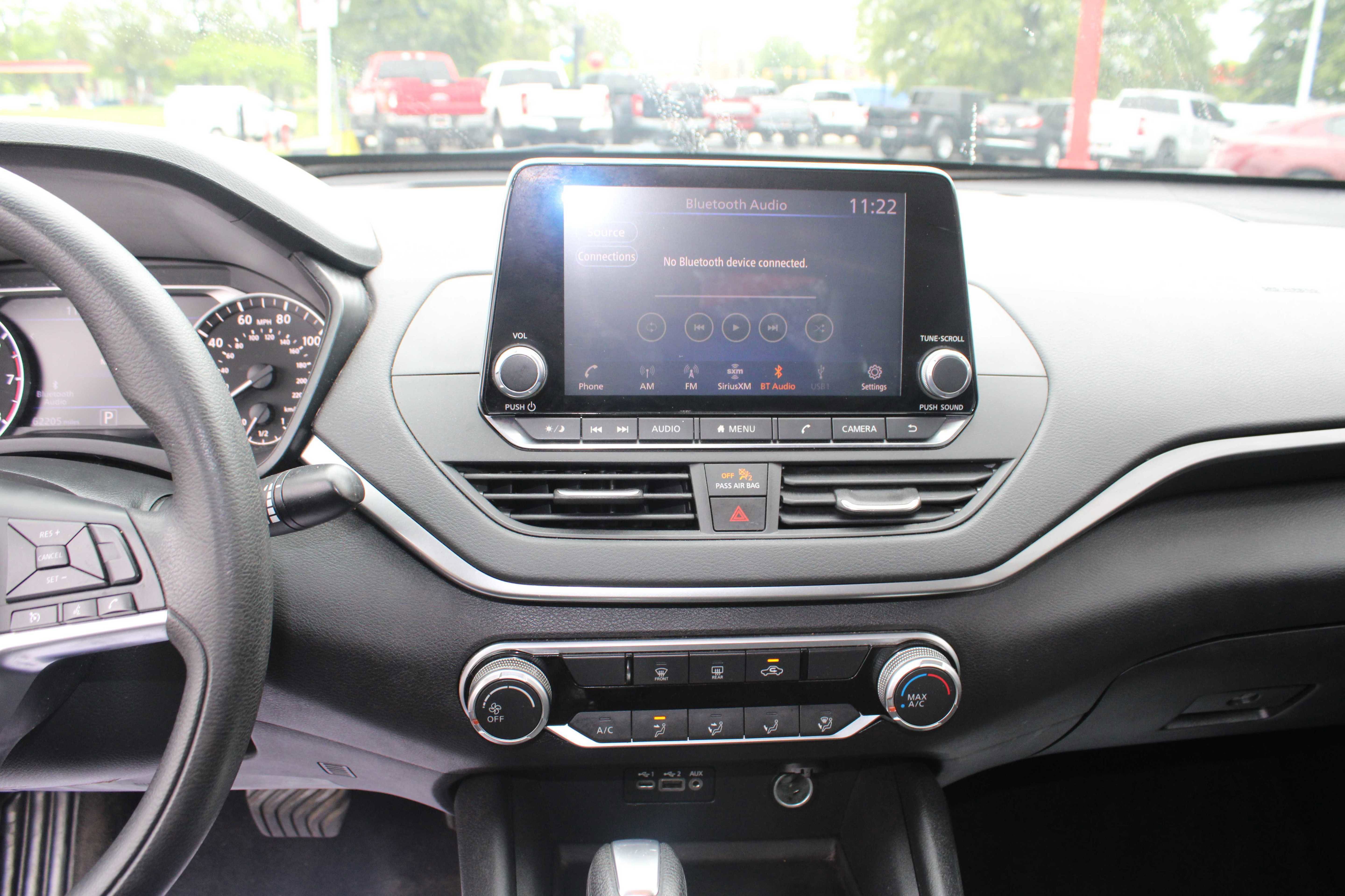 Vehicle image 15 of 22