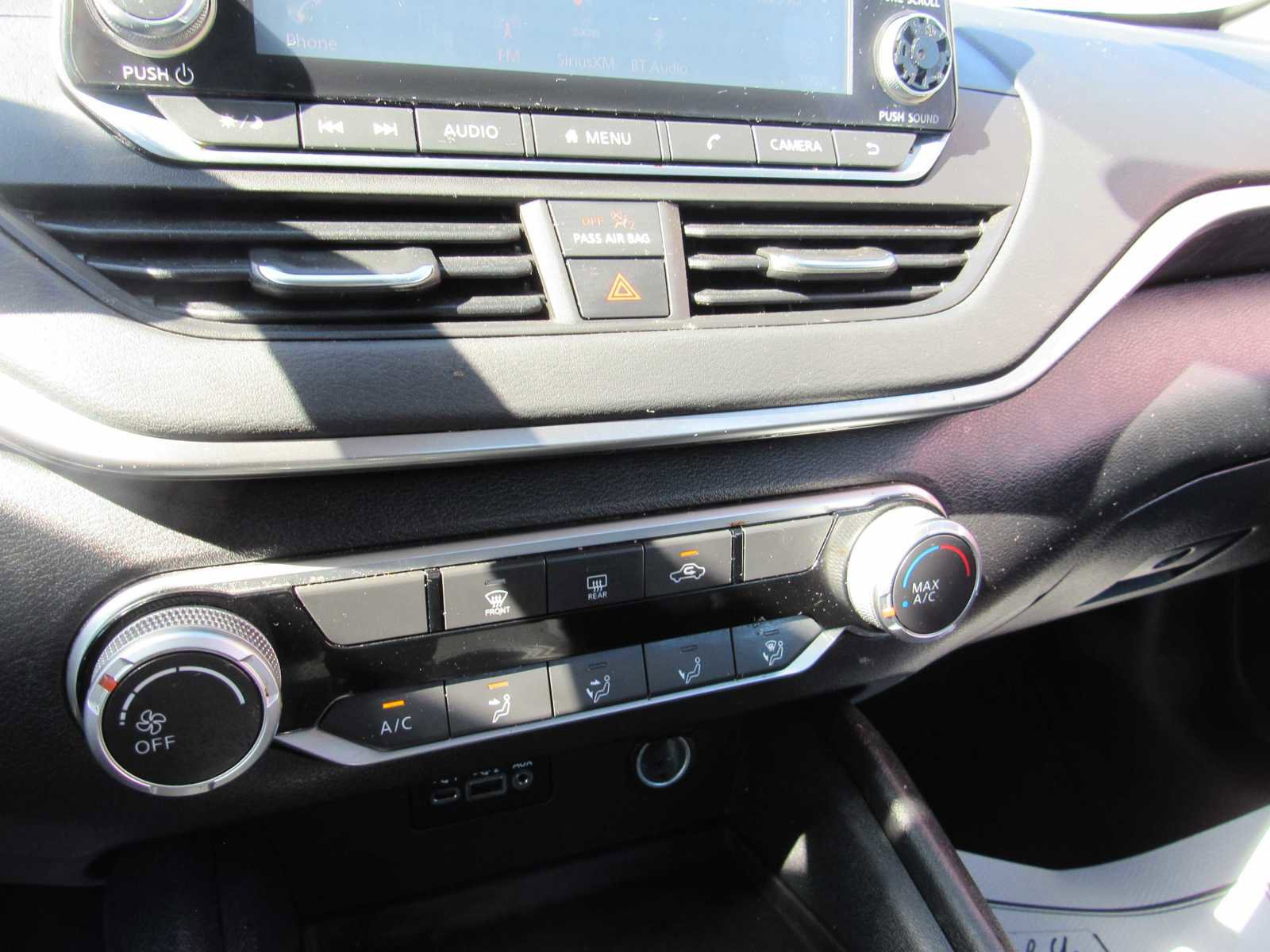 Vehicle image 16 of 18