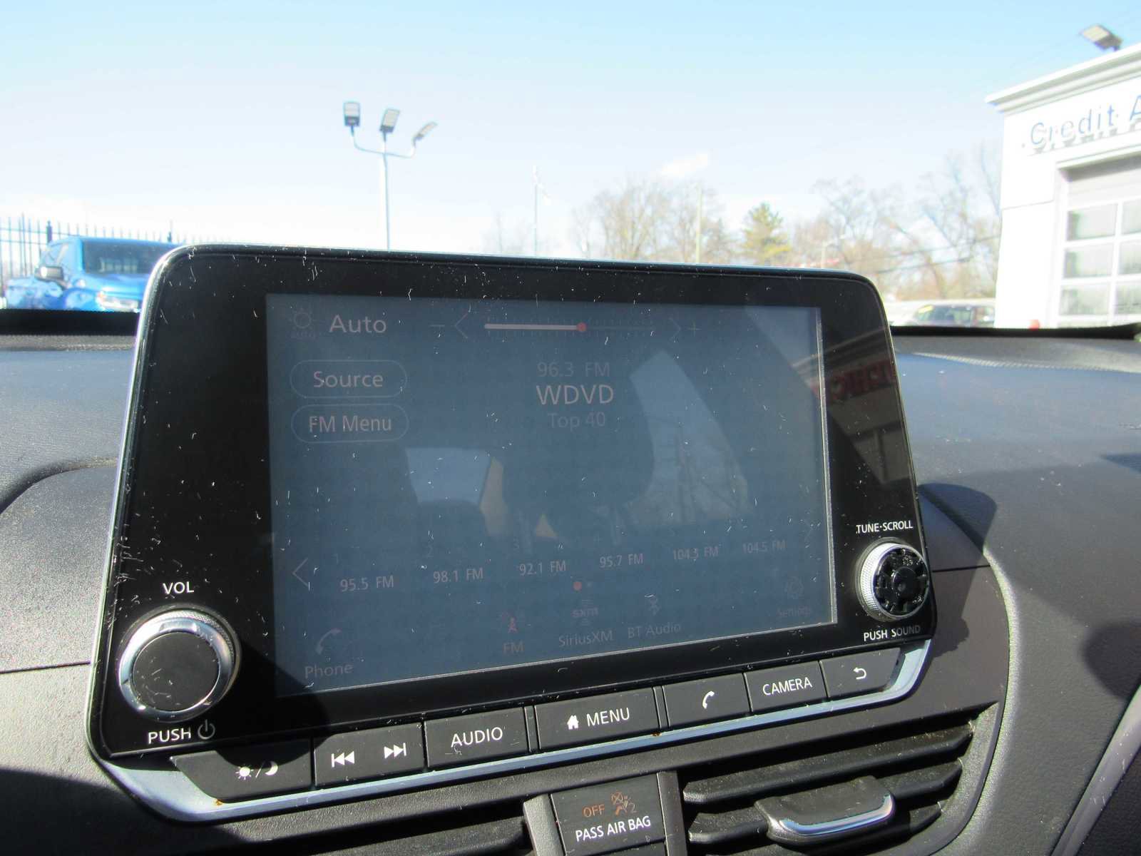 Vehicle image 15 of 18